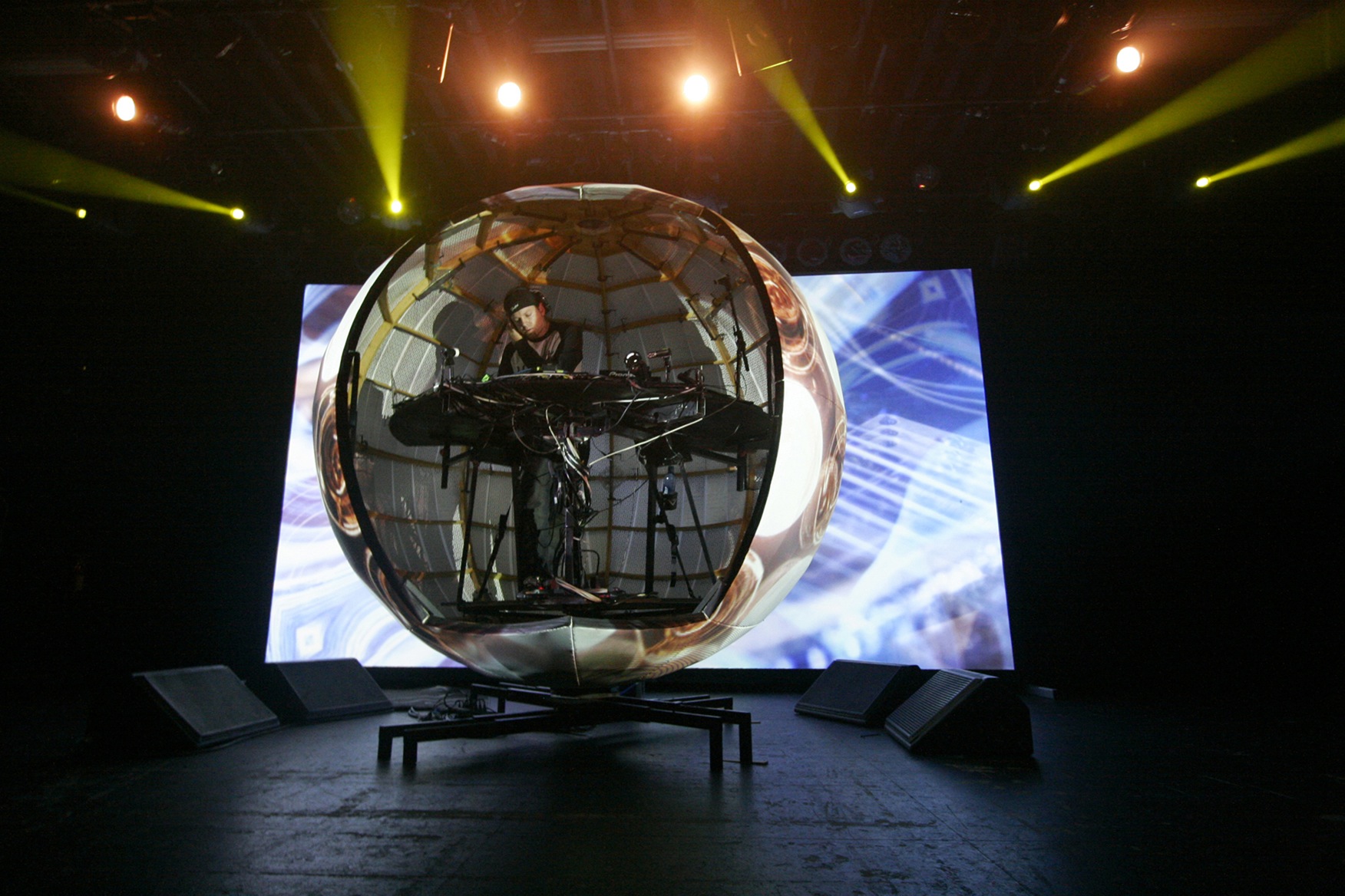 Shadowsphere: La increíble esfera de DJ Shadow